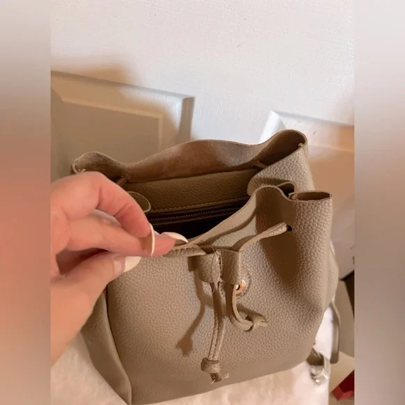 Tan pebble faux leather medium backpack bag beige - Picture 5 of 10